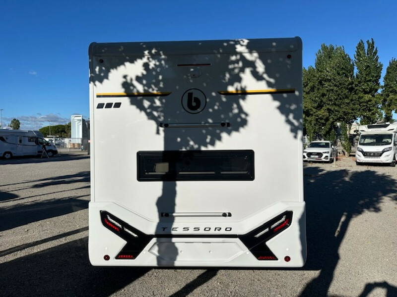 43813-03-2048.jpg